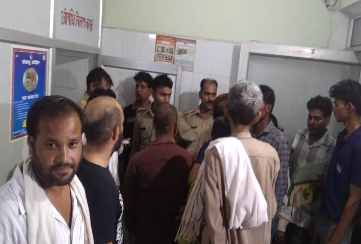 an old man and twelve years old girl died in an accident in lucknow