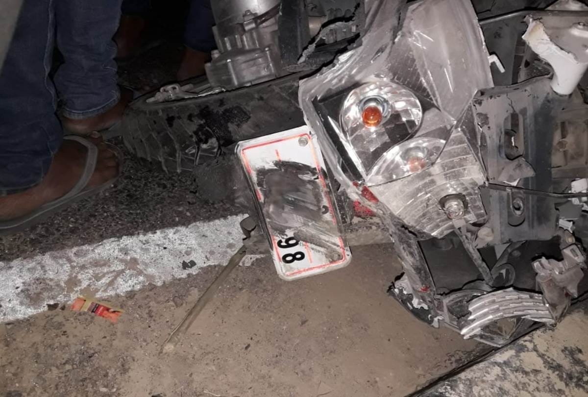truck hits a scooty  in lucknow