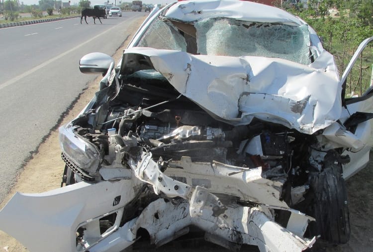 Three person died in road accident of a family in hisar of Haryana