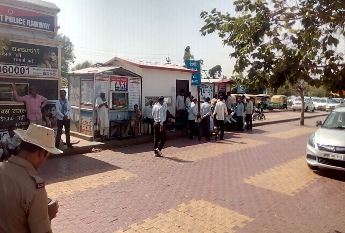 agra cantt railway station pictures share by police on social media