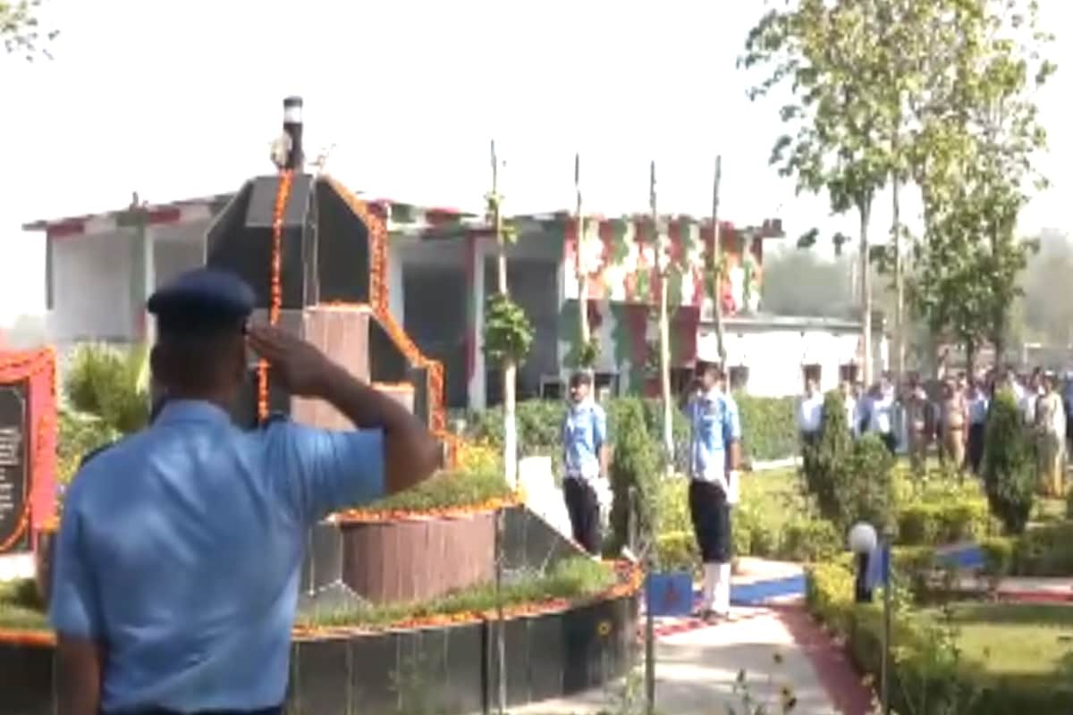 Air Force President BS Dhanoa and all police officers paid tribute to martyrs in saharanpur
