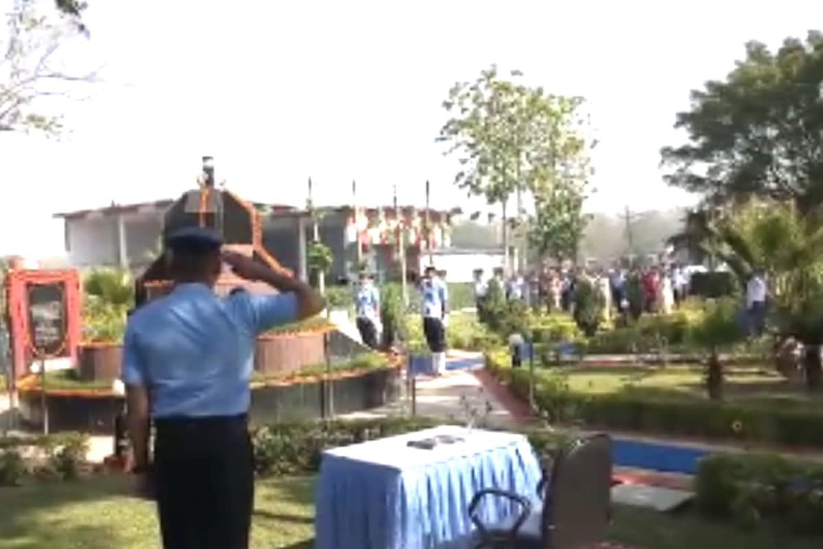 Air chief marshal BS Dhanoa paid tribute to martyrs in Saharanpur