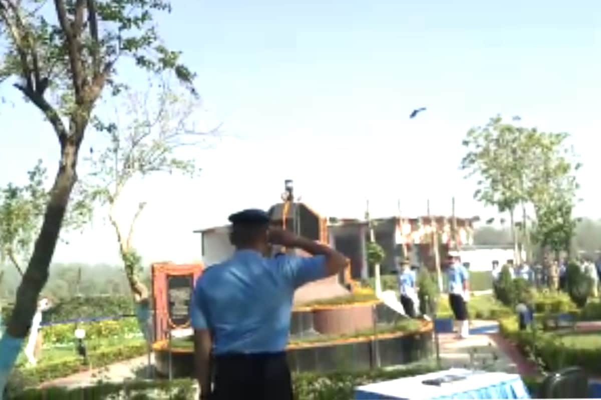 Air chief marshal BS Dhanoa paid tribute to martyrs in Saharanpur