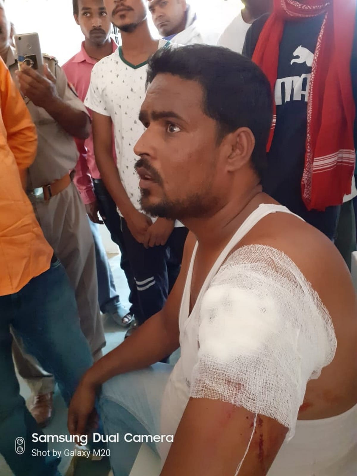 युवक को तमंचा सटाकर घर में लाखों की लूट