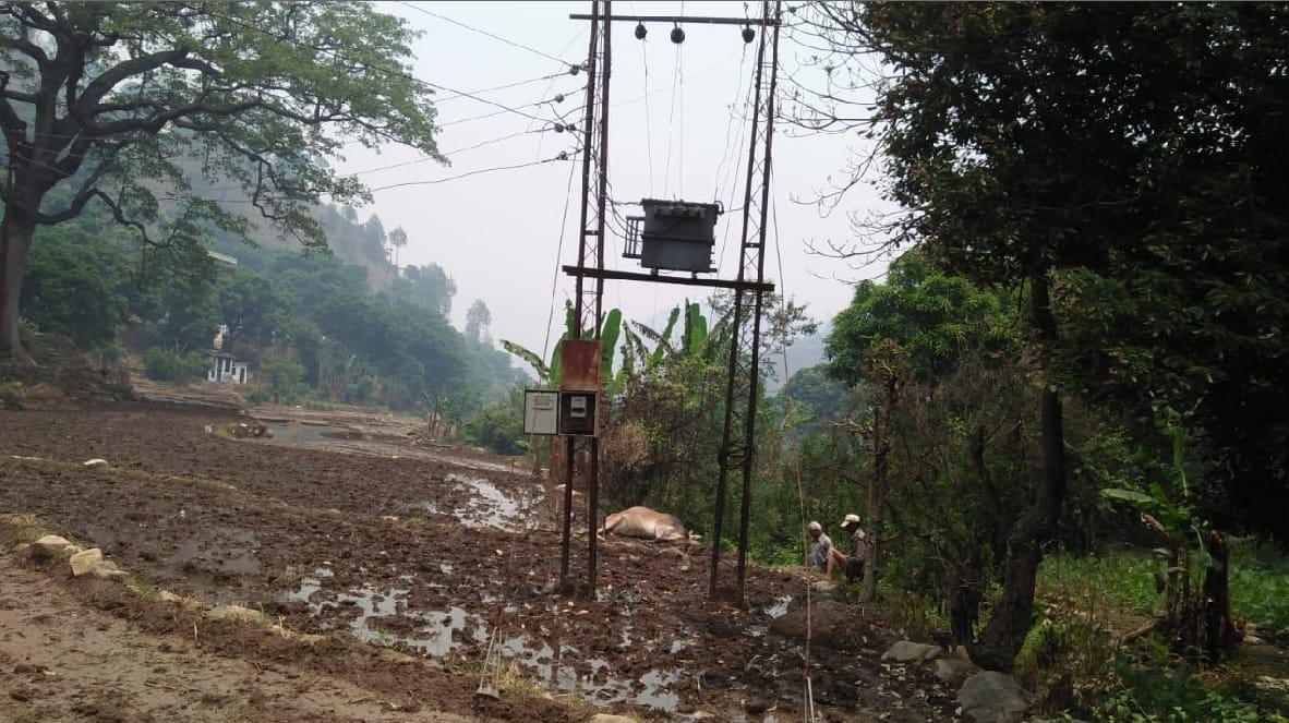 The death of a woman after coming in contact with electric current
