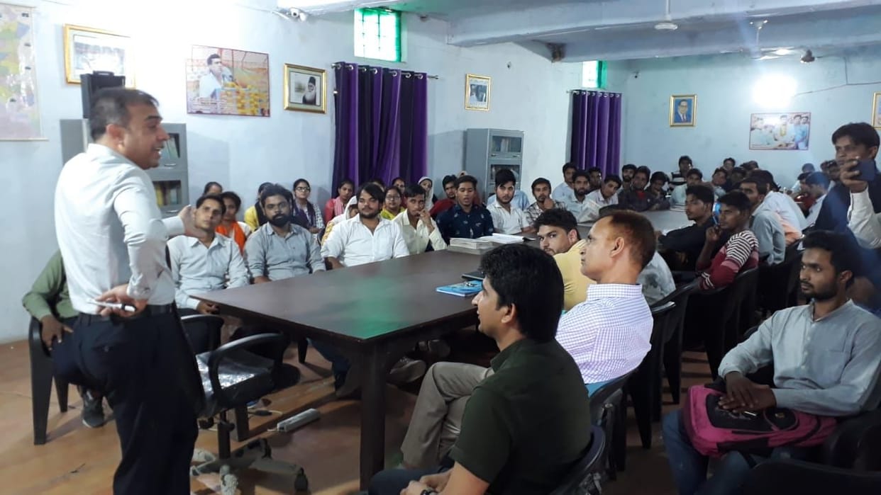 IPS Hanif Qureshi gives direction to student