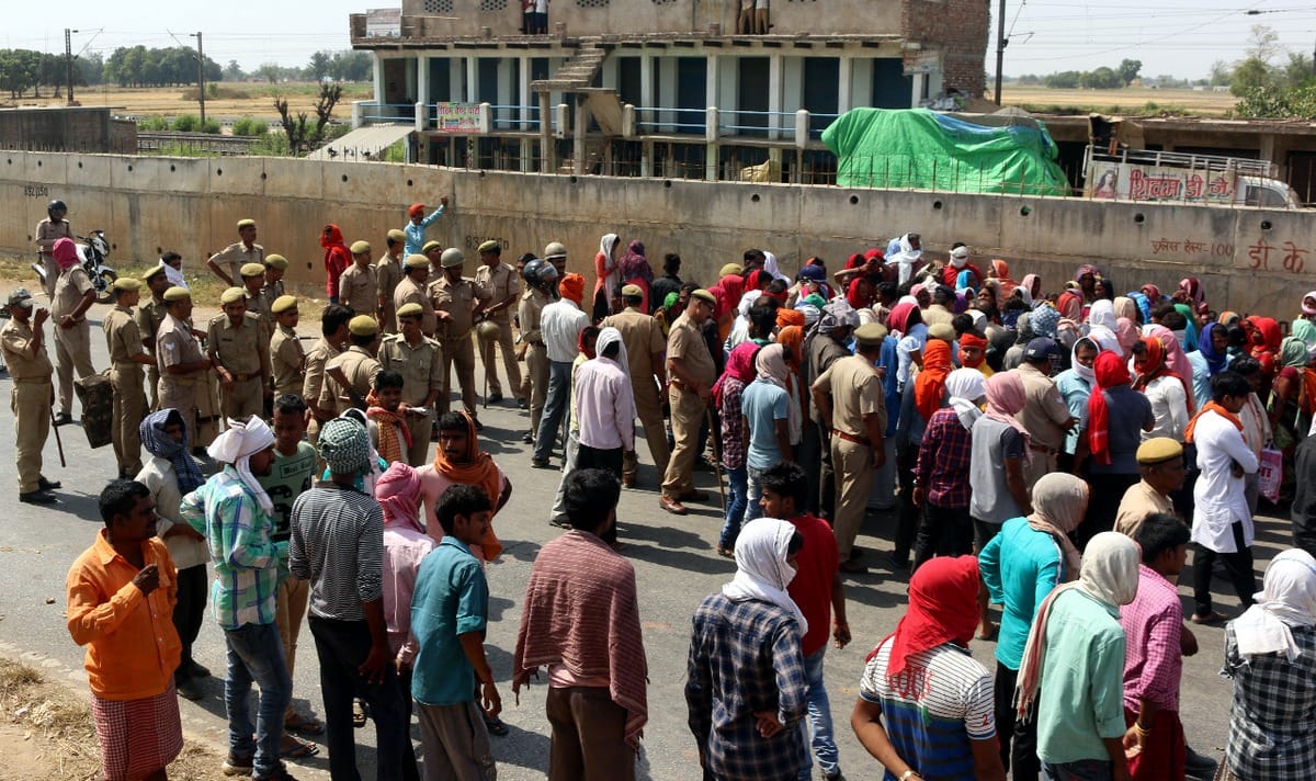 People did national highway 2 jams due to death in truck accident in chandauli