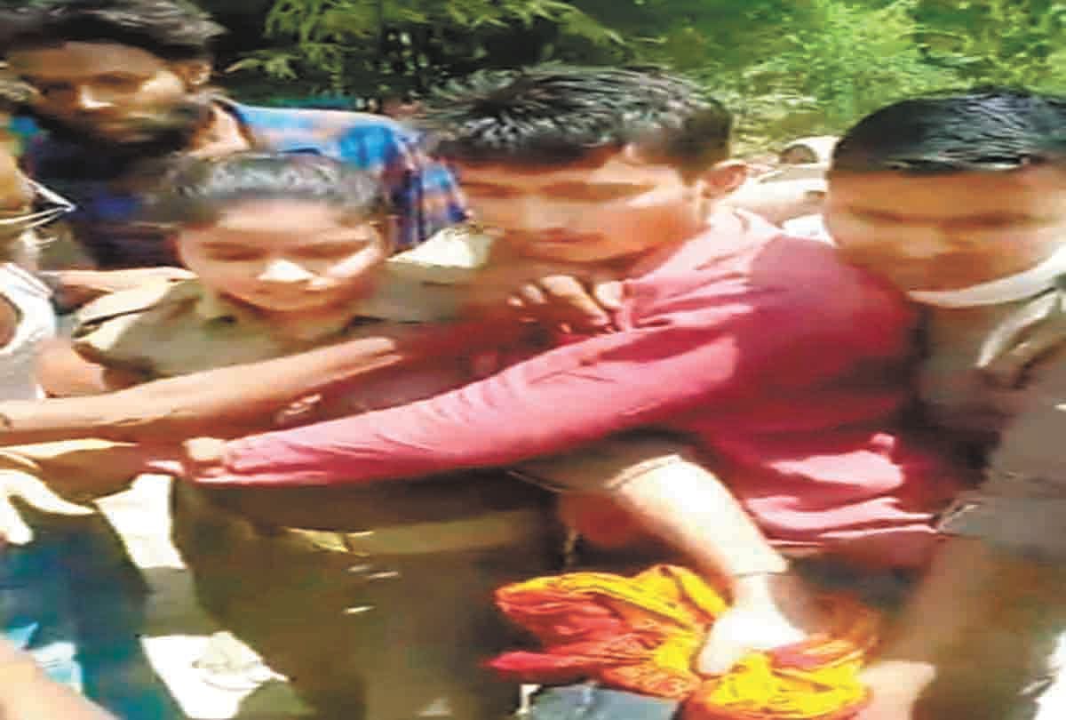 Pratapgarh: Attack on police team to recover teenager