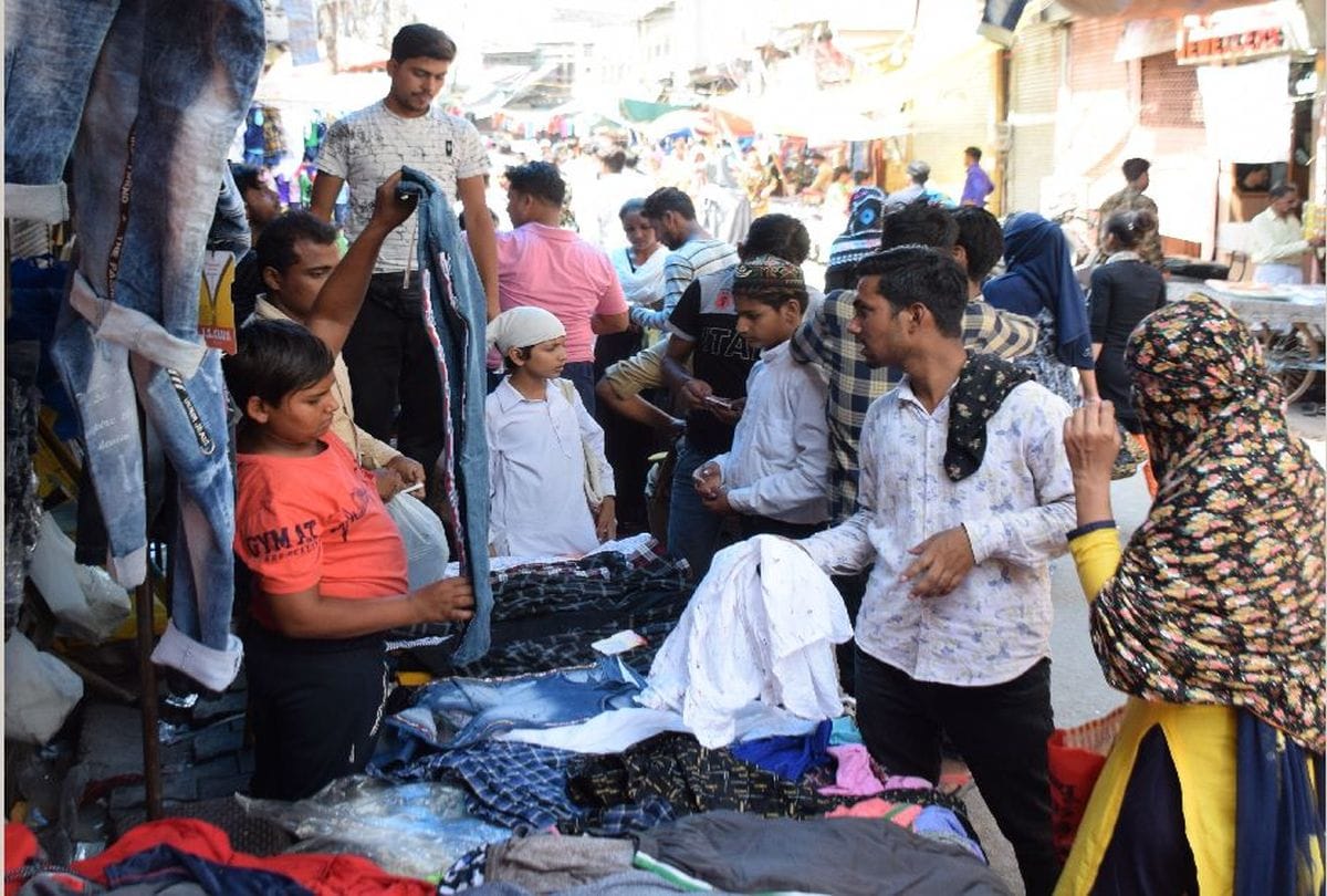 Eid shopping gains momentum in agra markets