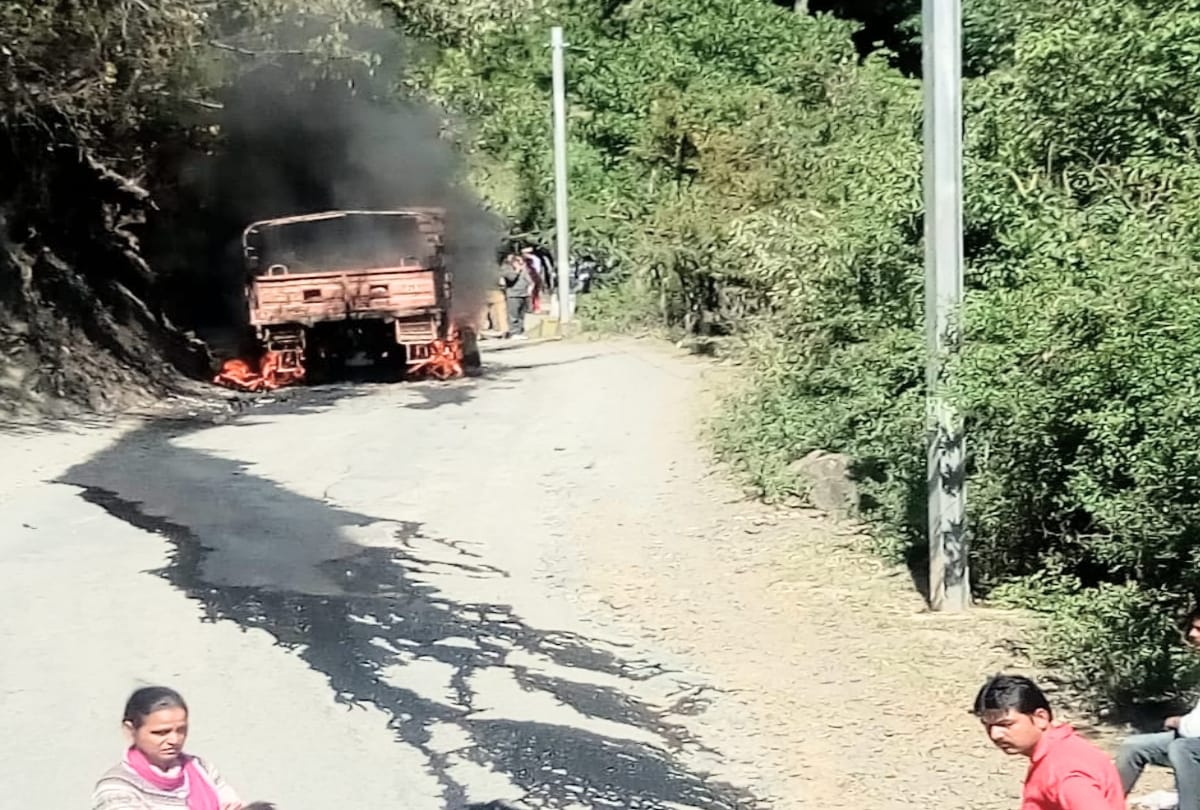 pics of moving army truck on fire in basantpur shimla