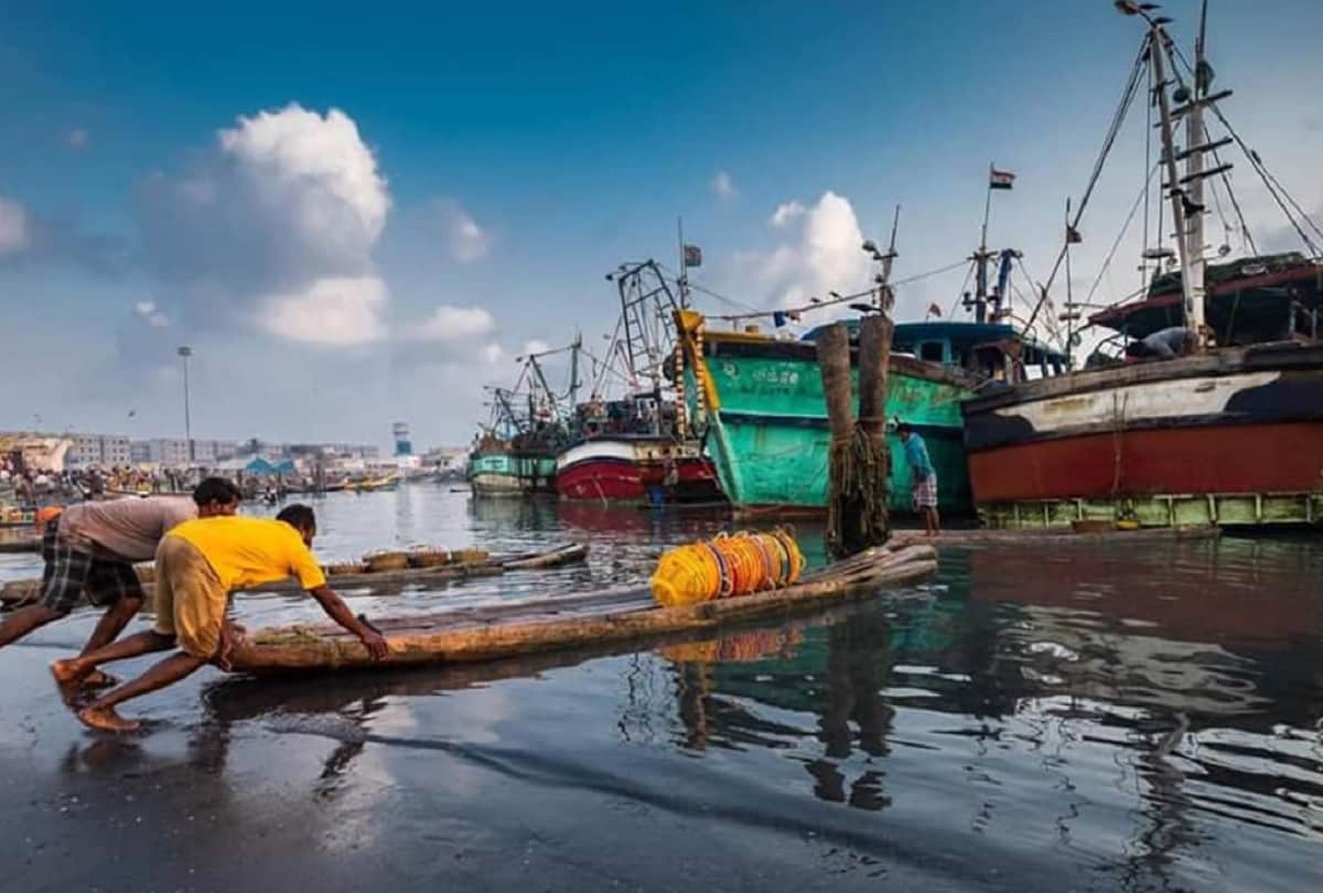 Indian diplomatic mission informed that 100 naval men stranded from Dubai return to India