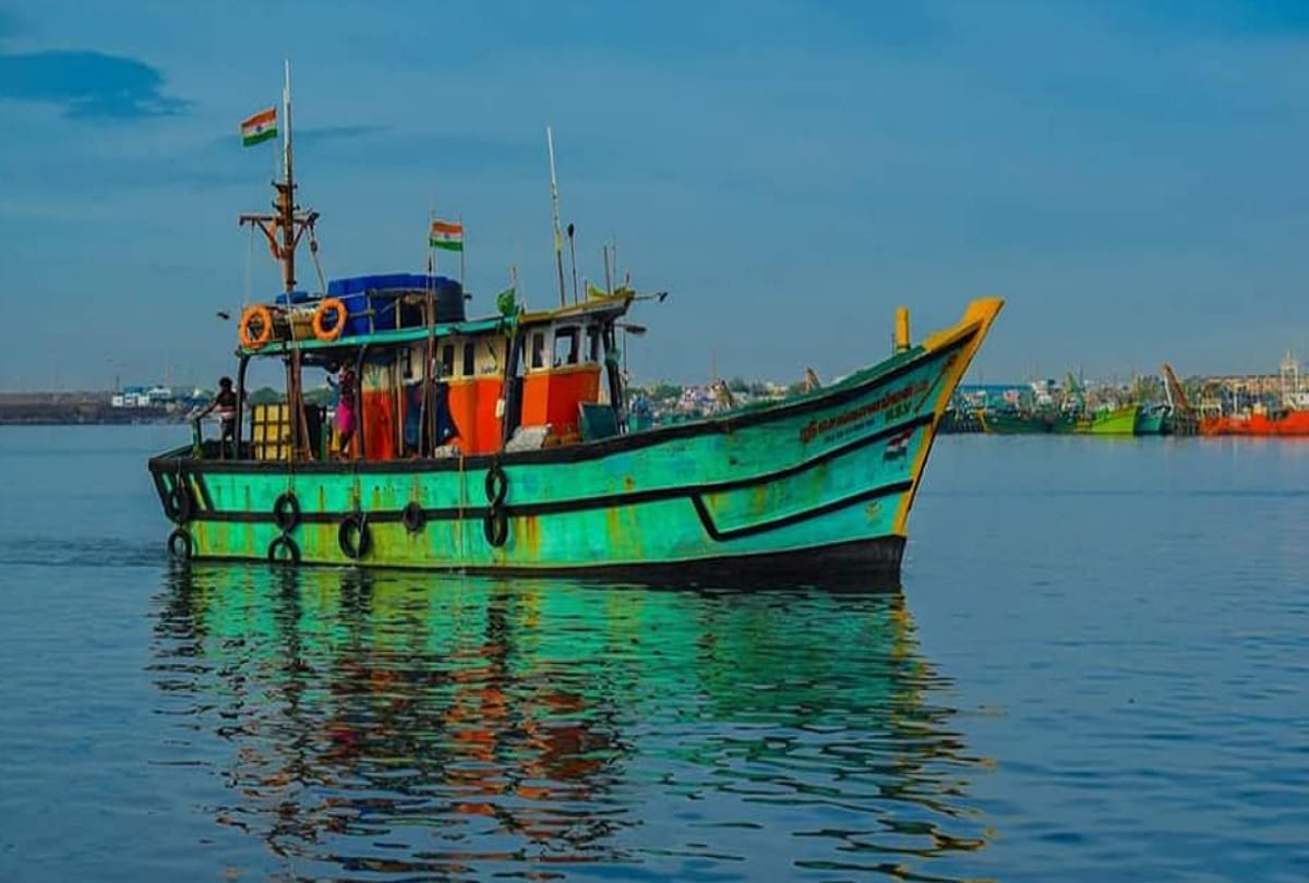 Sri Lankan Navy caught 55 Indian fishermen, also seized boats, demonstration started in Tamil Nadu