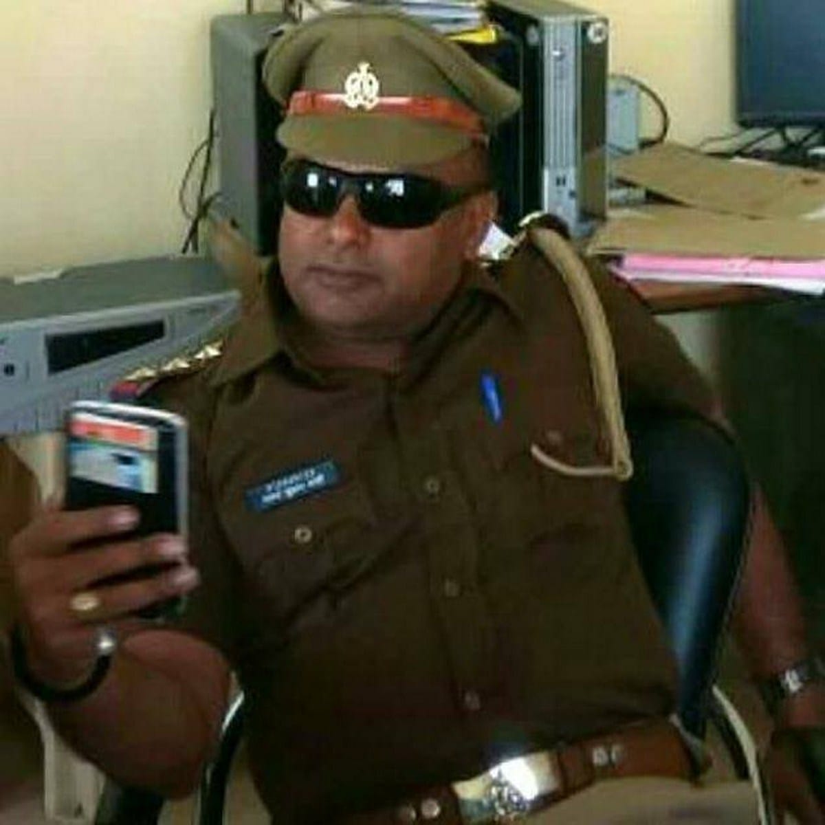 पुलिस लांइस में इंस्पेक्टर की बंद कमरे में मिली लाश