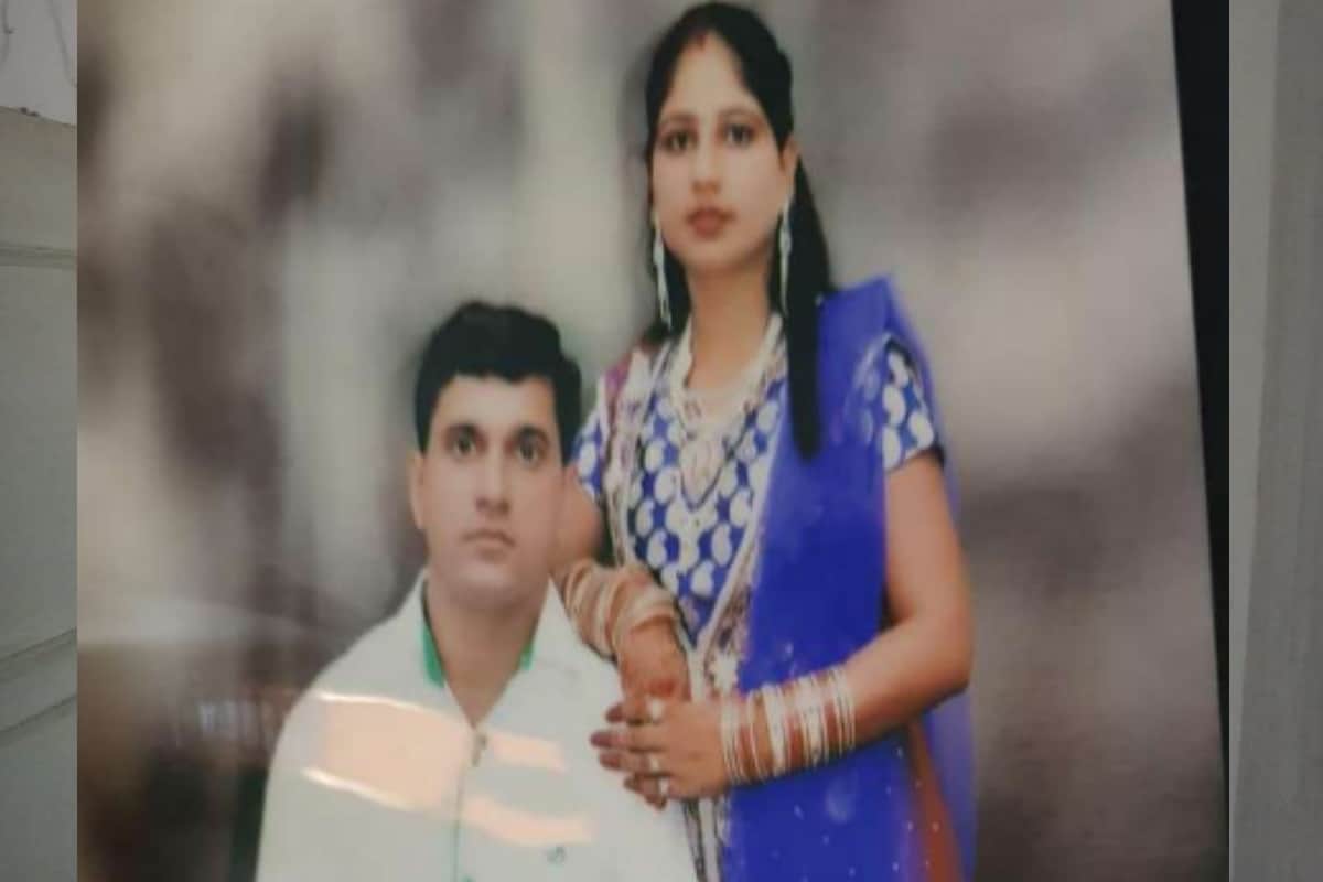 woman dead body found wrapped in blanket in a flat in Meerut