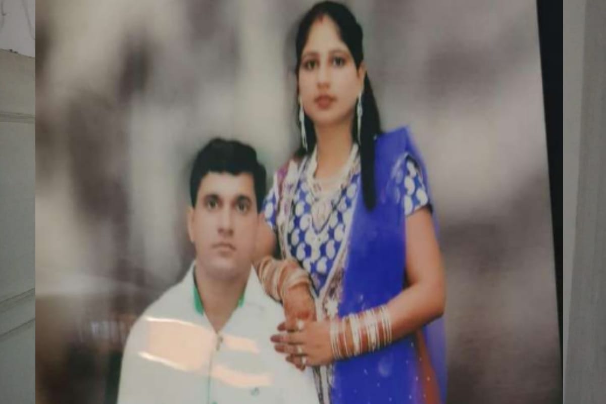 woman dead body found wrapped in blanket in a flat in Meerut