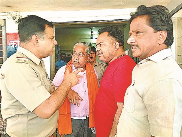 Police raid on false news about establishing Pakistani flag in Sikandarau