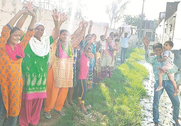 Demonstration against dirt-waterfalls