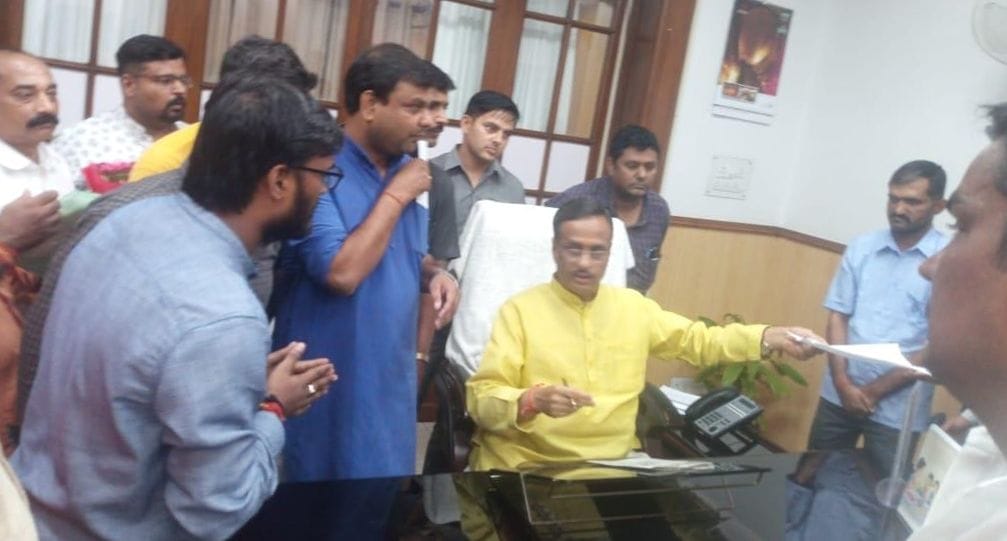 PCS mains applicants met to Dyputy CM for postponing the exam.