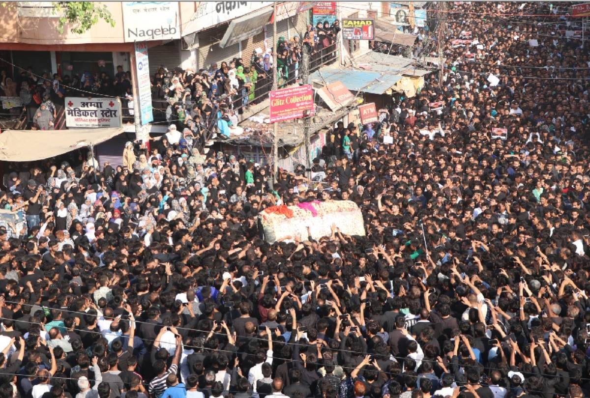 bull entered in procession of ramadan, many injured in lucknow