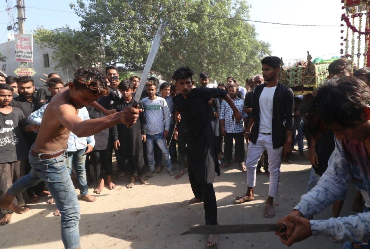 bull entered in procession of ramadan, many injured in lucknow