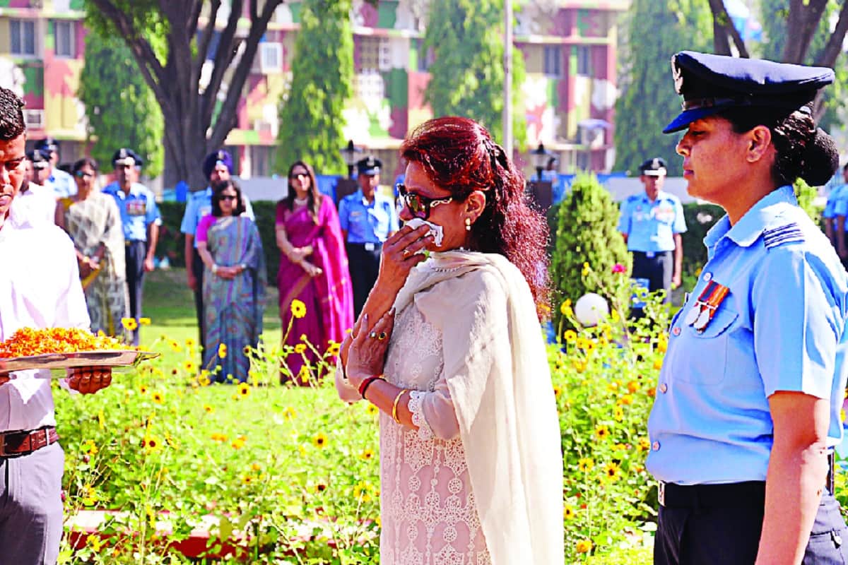 Air Force President BS Dhanoa and all police officers paid tribute to martyrs in saharanpur