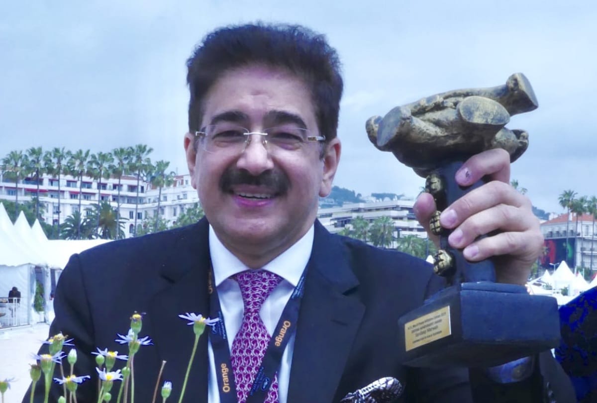 sandeep marwah felicitated with lifetime achievement award in cannes film festival