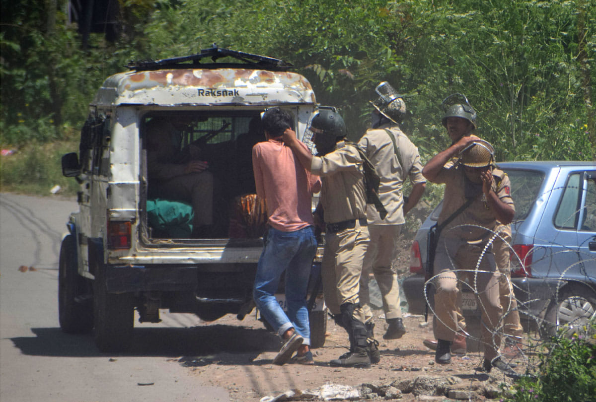 violence in kashmir after college opening in srinagar, ganderbal and sopore, stone pelting