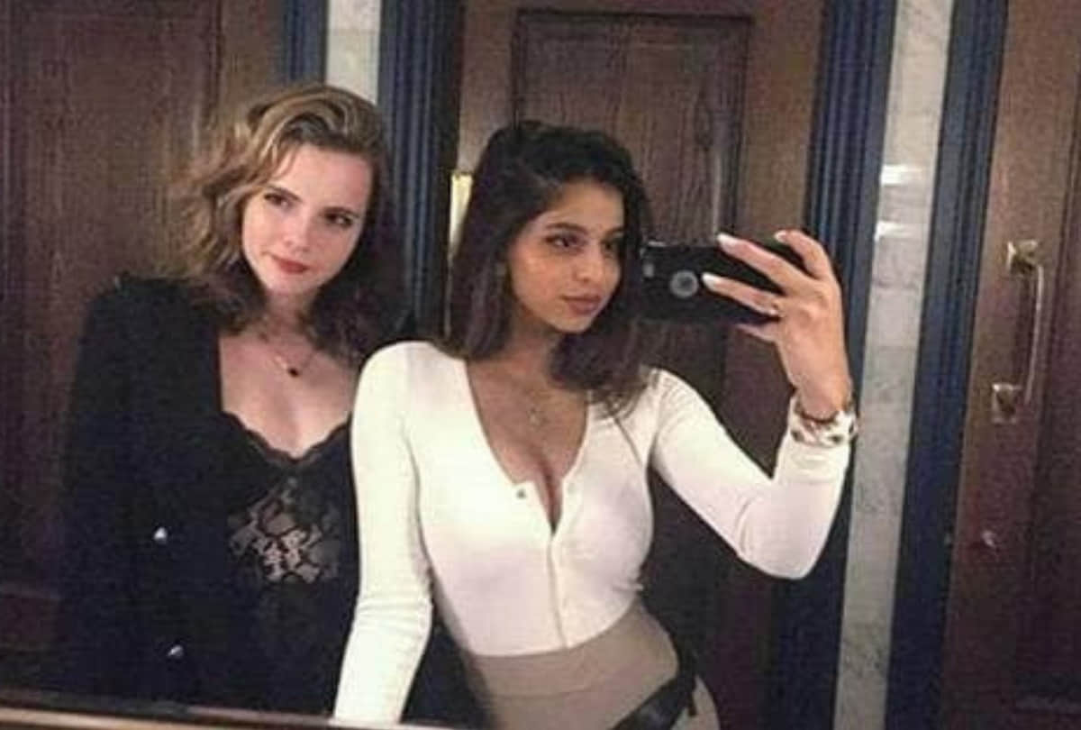 shah rukh khan daughter suhana khan selfie photo viral because of her atm card