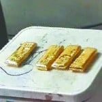 आईजीआई एयरपोर्ट पर कूड़े से बरामद सोने के बिस्किट
