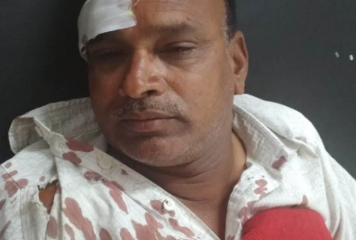 A man get shot by goons in thakurganj in Lucknow.