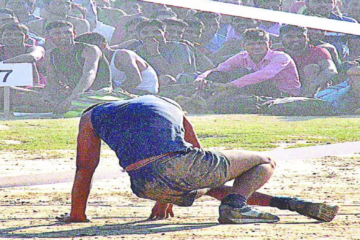 Army handover suspicious to police, Lalitpur, UP