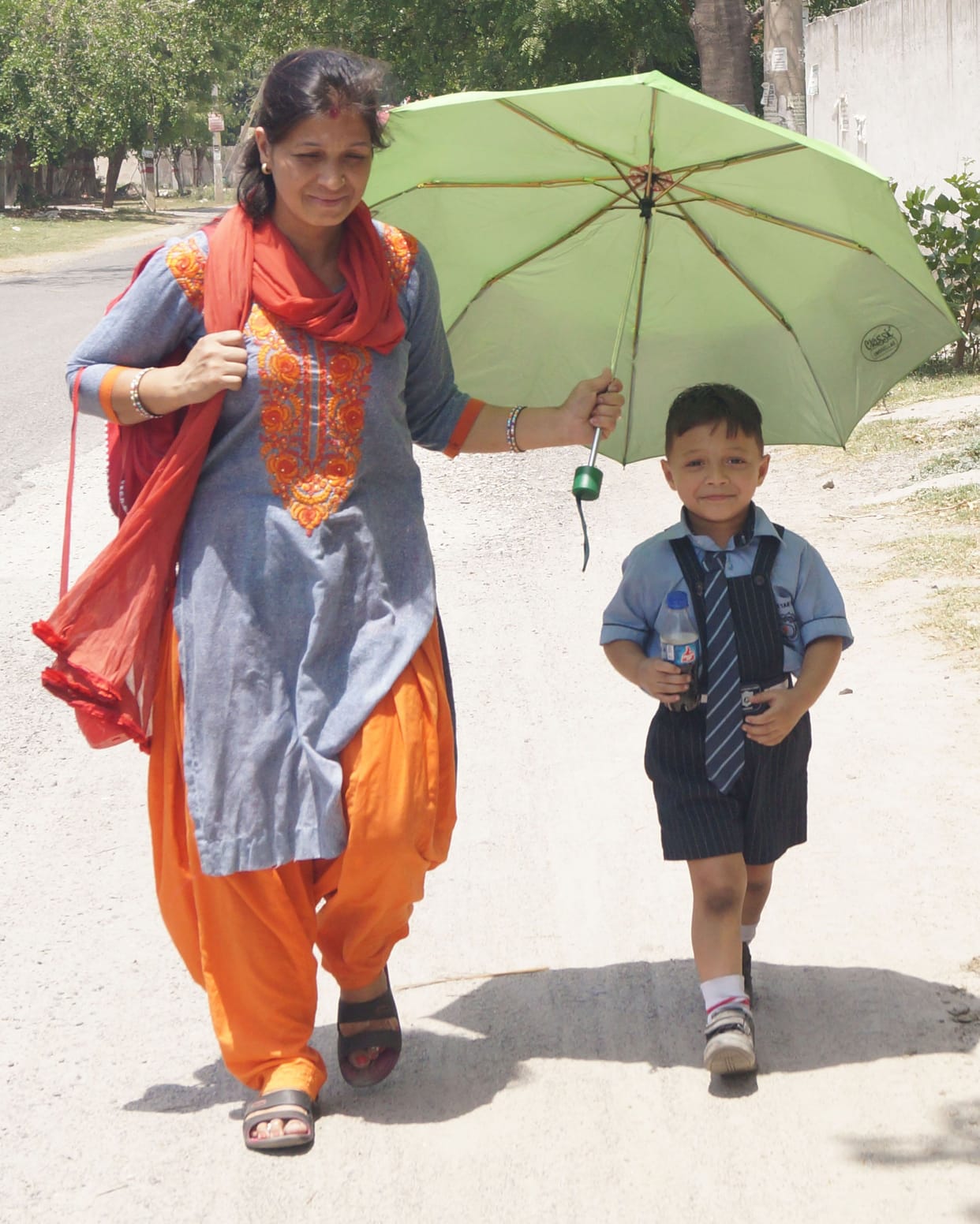 hot weather, people worried