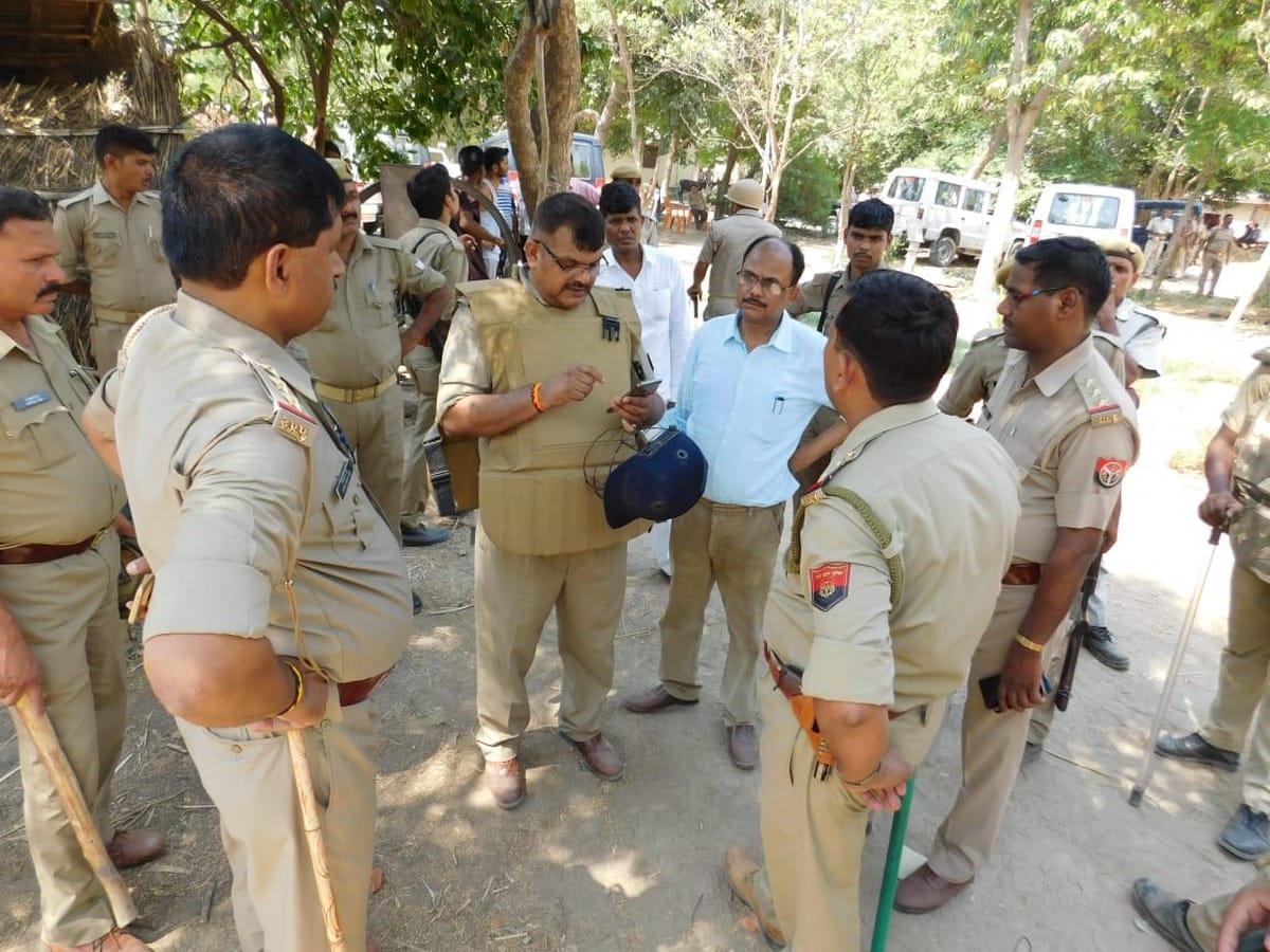 clash between police and villagers many policeman injured