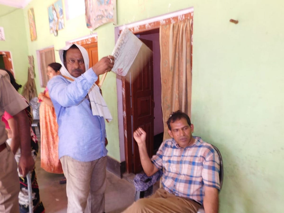 clash between police and villagers many policeman injured