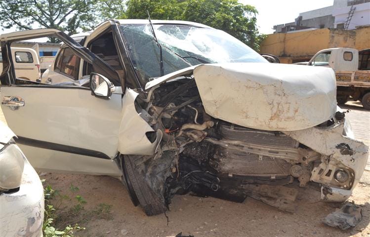 Dividor bursts in high speed car, student death