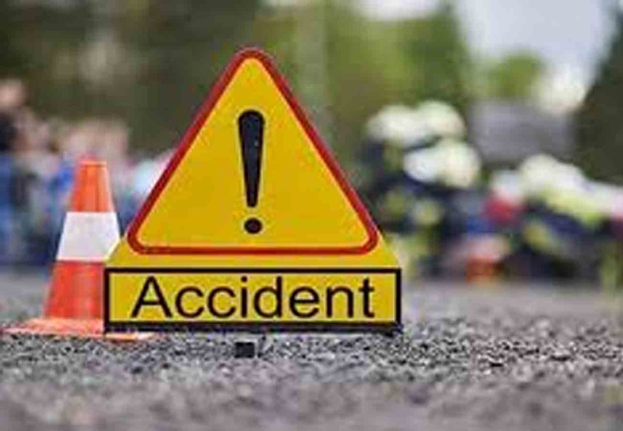 Road accident on Lucknow Kanpur highway, two people died and one injured