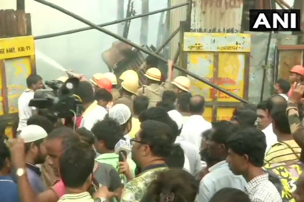 Kolkata : Fire breaks out at Rifle range road, park service