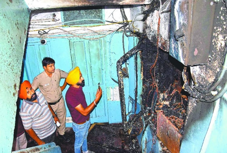 Fire breaks out at State Bank of Patiala building in Chandigarh