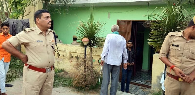 भाजपा नेता के भाई के घर पर लाखों की लूट