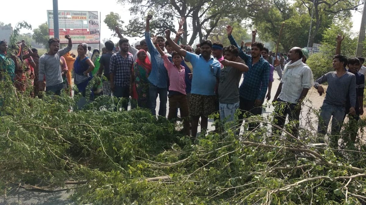 Bhimrao Ambedkar Statue damaged people mau ballia road jam