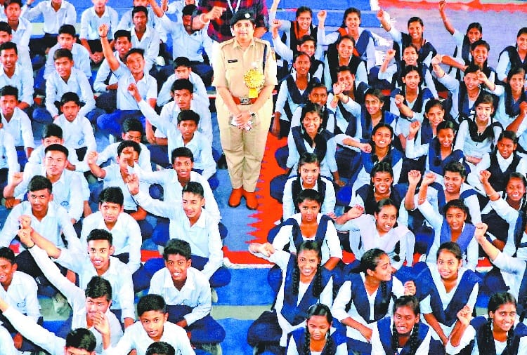 Police ki Pathshala with SSP Nilambari Jagdale by Amar Ujala Foundation