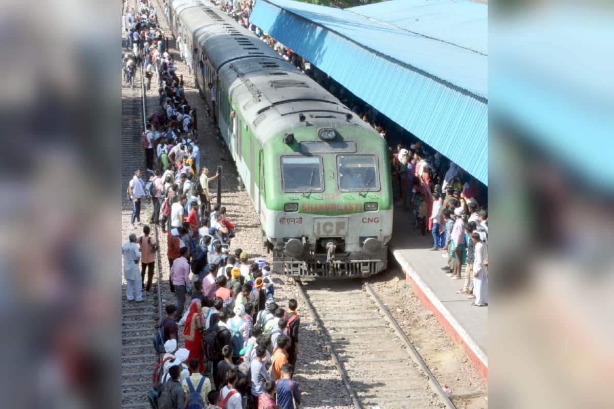 Shamli Railway station, filled with candidates for army recruitment