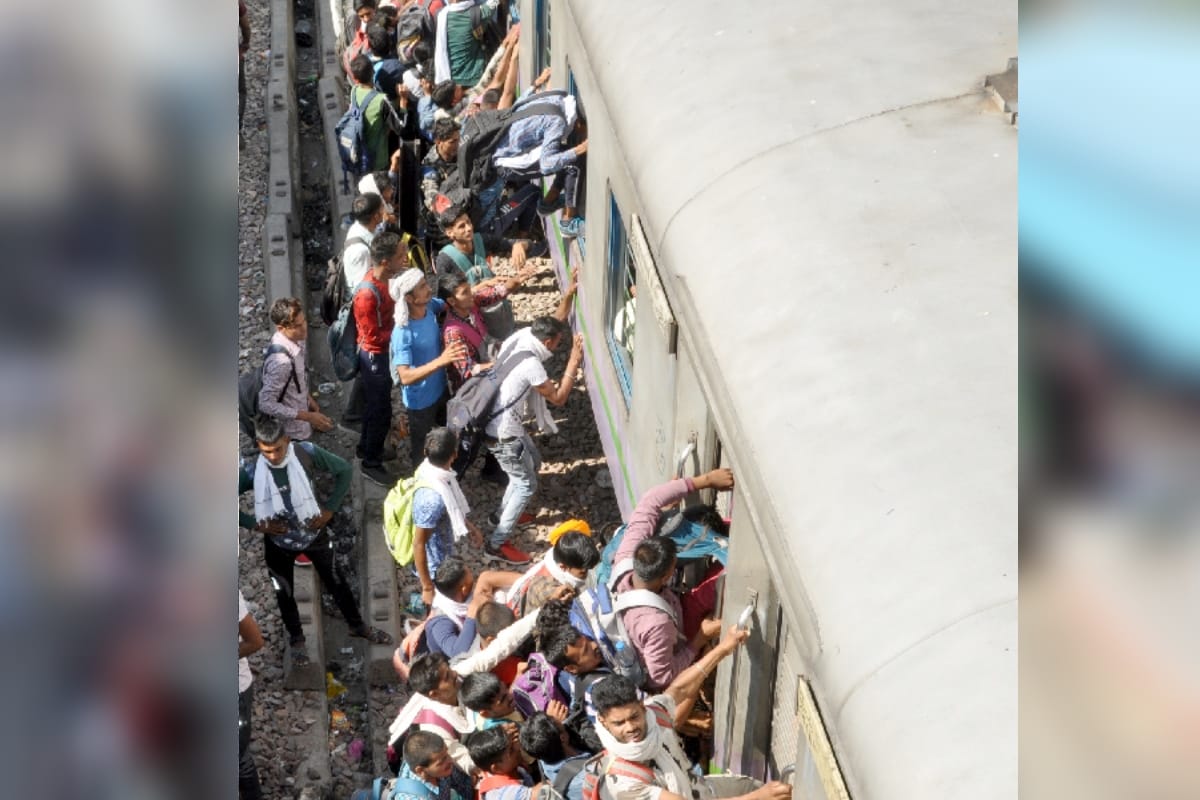 Shamli Railway station, filled with candidates for army recruitment