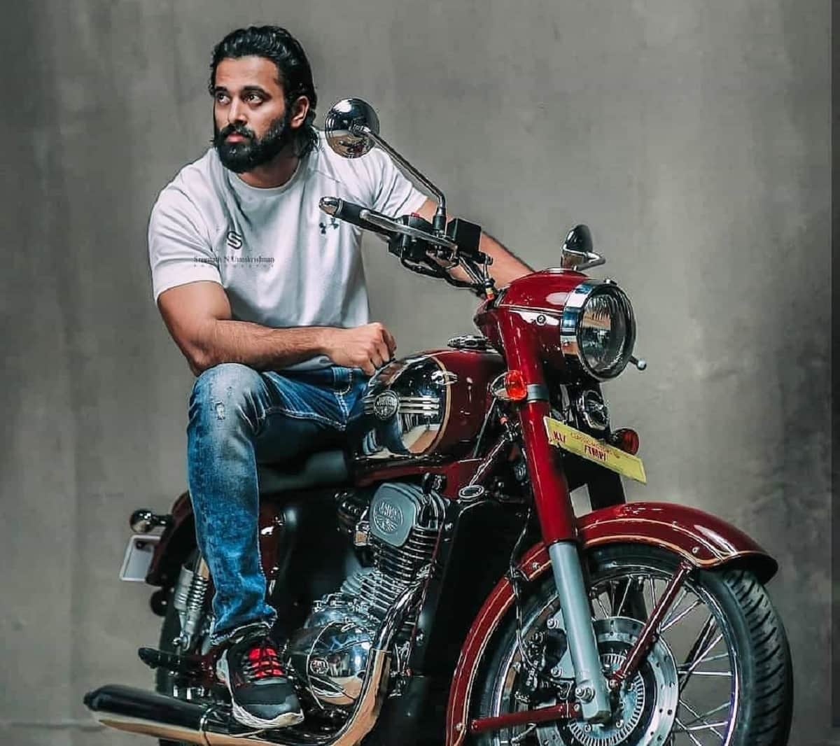 malayalam film star mammootty posed on jawa classic bike along with Unni Mukundan