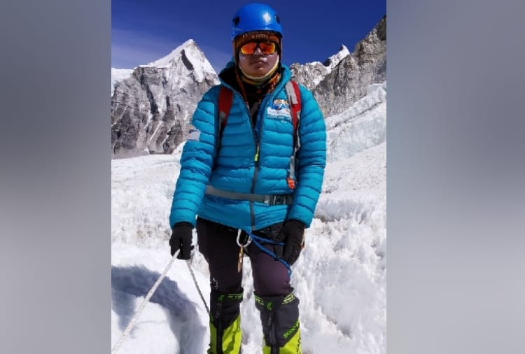 Farmer's daughter wins Mount Everest