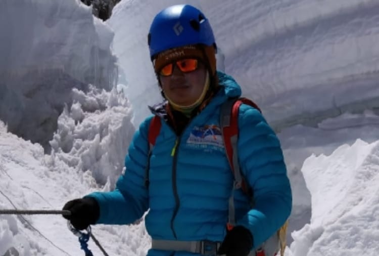 Farmer's daughter wins Mount Everest