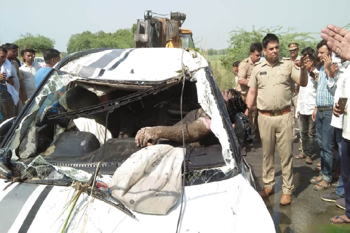 Braja car into falls in Ganganahar and three friends death in Meerut