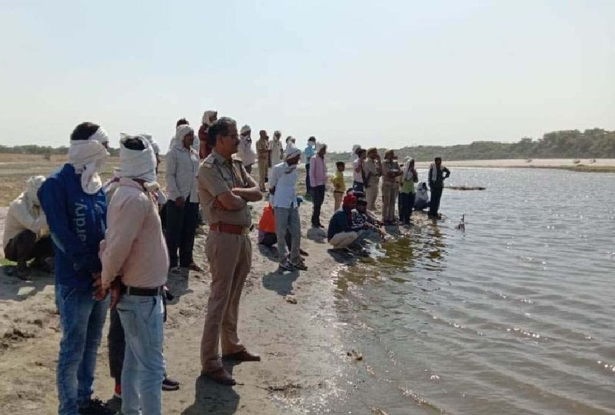 Young man committed suicide after sending messages to parents on WhatsApp in delhi