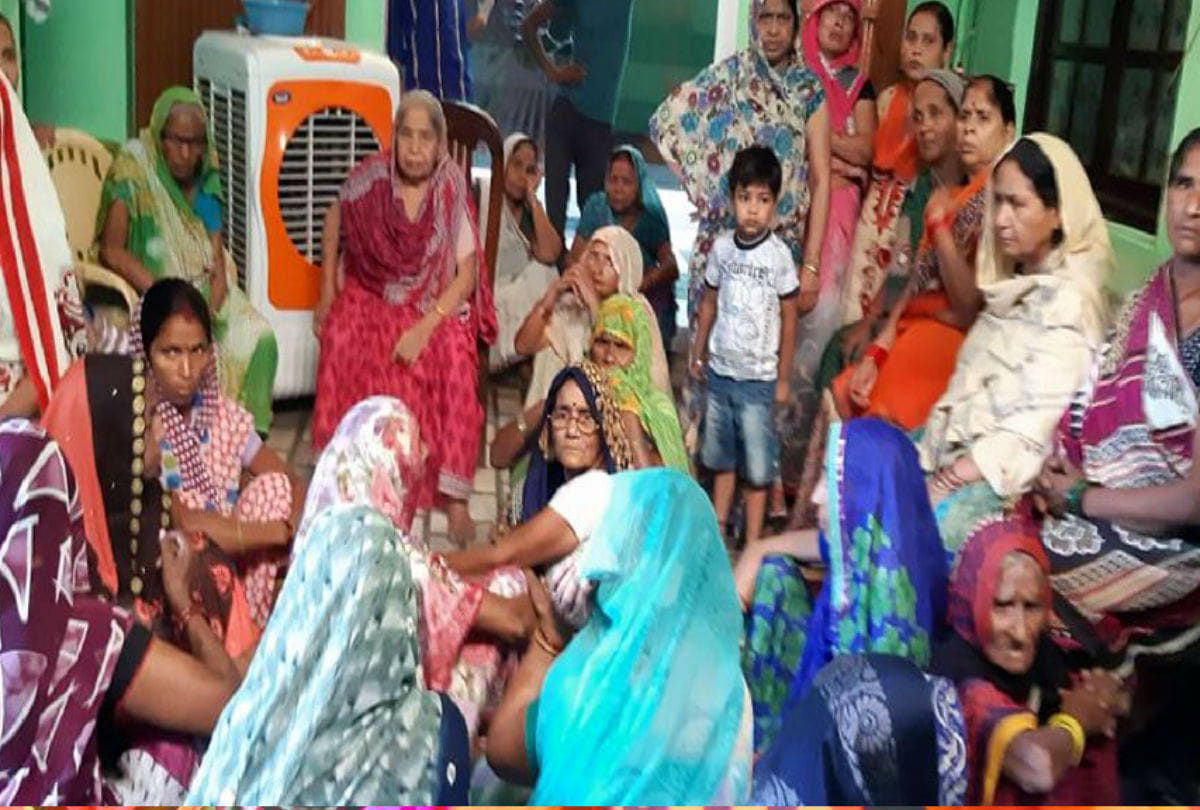 Loot at Bjp Leader Home in Mohanpura Nagar Panchayat Kasganj Police Not Catch Criminals