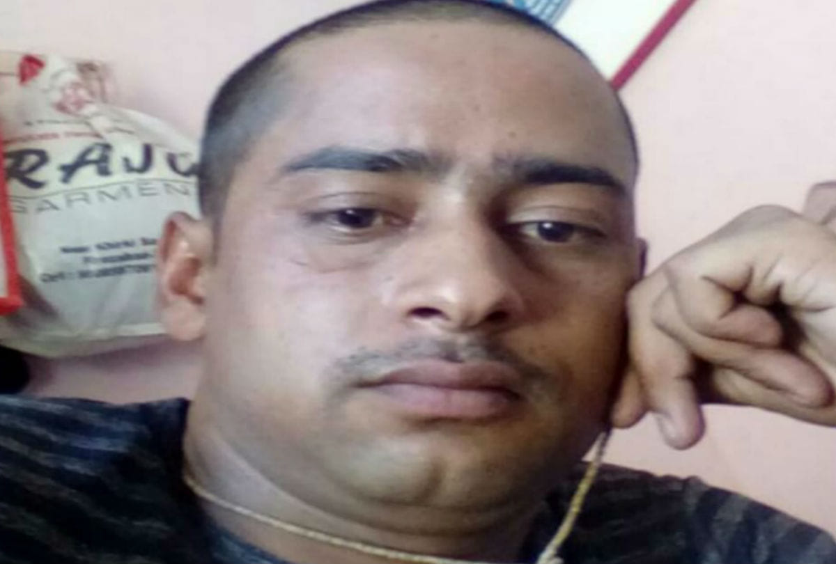 young man found hanging from tree in mainpuri